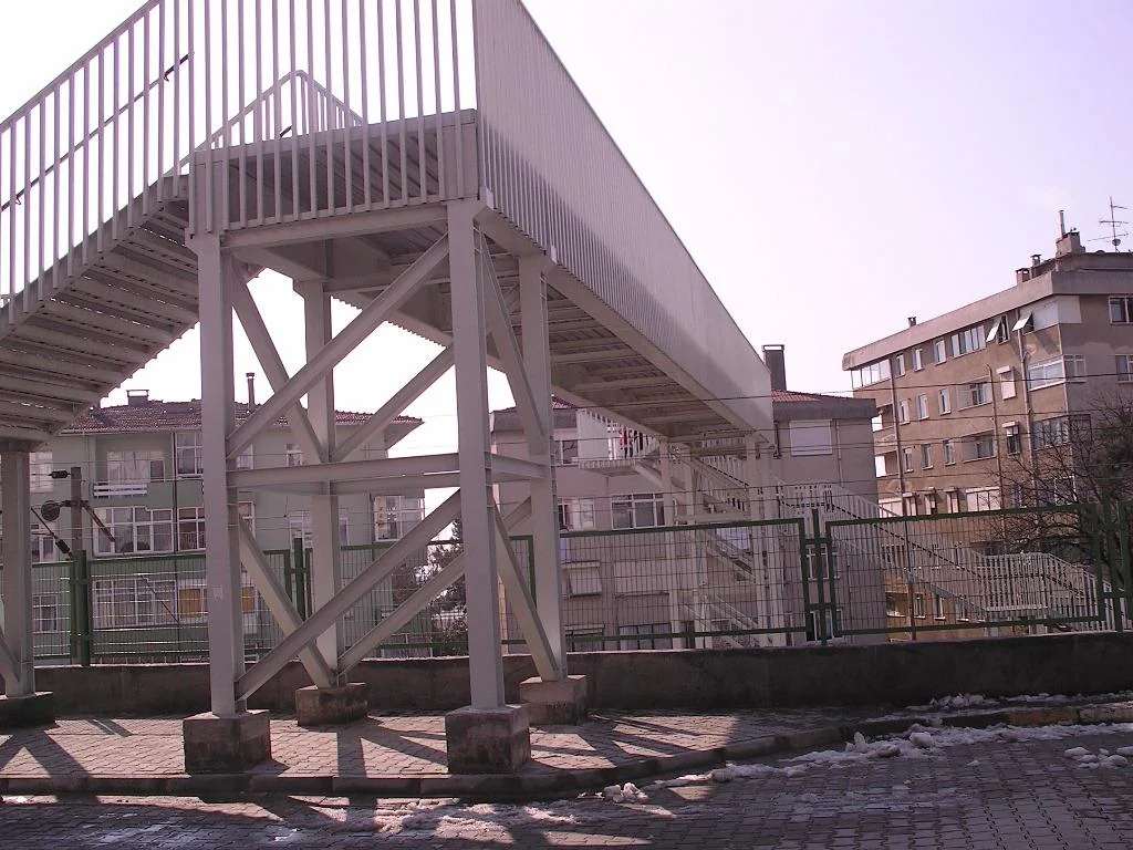 Pendik Belediyesi üst geçit